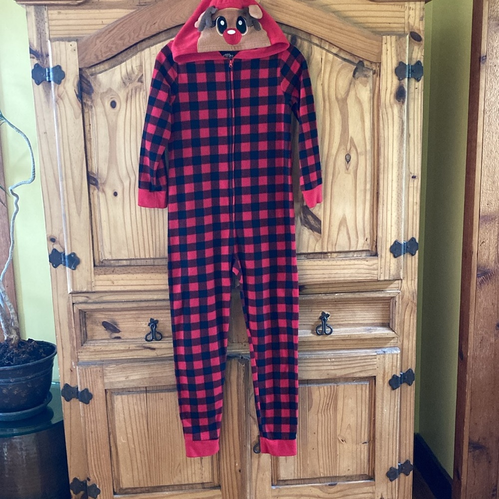 Kids PJ’s & Presents red black reindeer hooded one piece pajamas size 10/12
